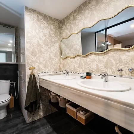 Апартаменти Exclusive Ground Floor With Large Garden In Puerto Banus