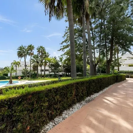 Exclusive Ground Floor With Large Garden In Puerto Banus *