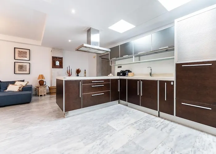 Exclusive Ground Floor With Large Garden In Puerto Banus *