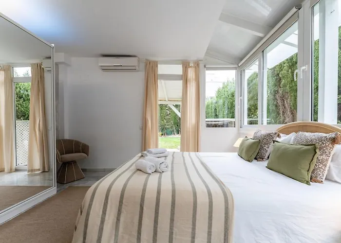 Exclusive Ground Floor With Large Garden In Puerto Banus *