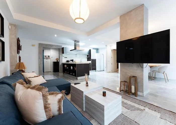 Exclusive Ground Floor With Large Garden In Puerto Banus Μαρμπέλλα