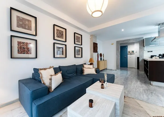 Exclusive Ground Floor With Large Garden In Puerto Banus *