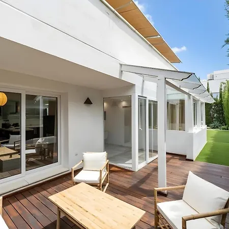 Exclusive Ground Floor With Large Garden In Puerto Banus Daire