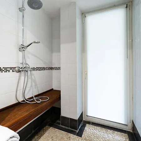 Exclusive Ground Floor With Large Garden In Puerto Banus Daire *