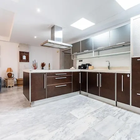 Exclusive Ground Floor With Large Garden In Puerto Banús *