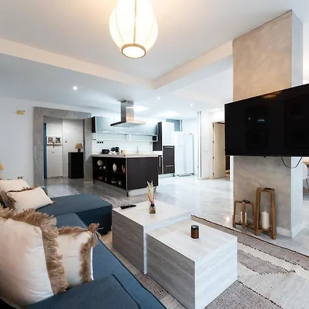 Exclusive Ground Floor With Large Garden In Puerto Banús Marbella