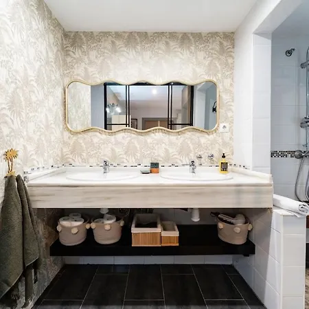 Exclusive Ground Floor With Large Garden In Puerto Banús *