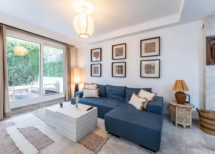 Exclusive Ground Floor With Large Garden In Puerto Banus *