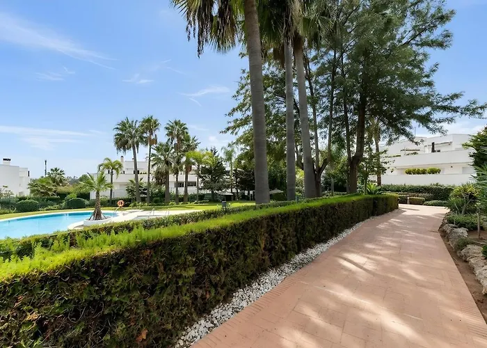 Exclusive Ground Floor With Large Garden In Puerto Banus *