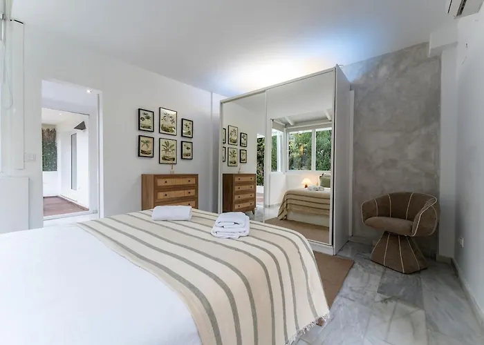 Exclusive Ground Floor With Large Garden In Puerto Banus Апартаменти Марбелья