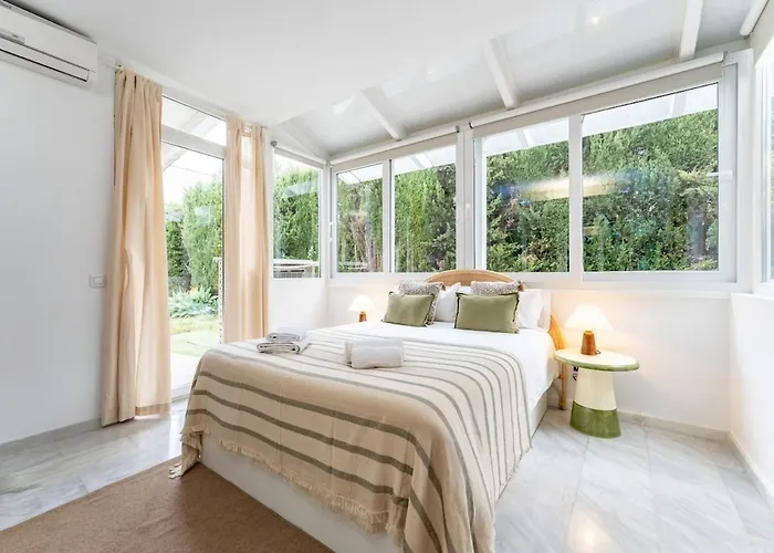 Exclusive Ground Floor With Large Garden In Puerto Banus Марбелья