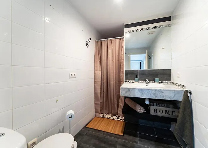 Exclusive Ground Floor With Large Garden In Puerto Banus * 马尔韦利亚