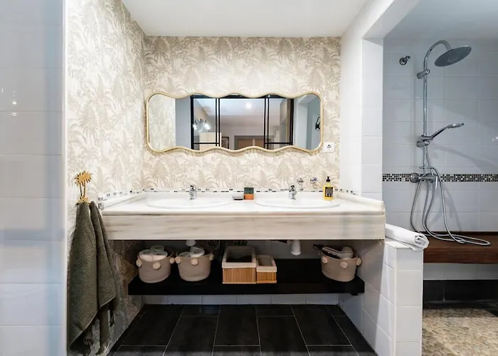 Exclusive Ground Floor With Large Garden In Puerto Banus *