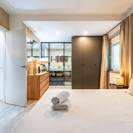 Exclusive Ground Floor With Large Garden In Puerto Banus 马尔韦利亚