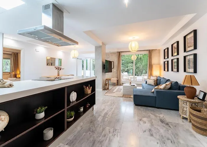 Exclusive Ground Floor With Large Garden In Puerto Banus *