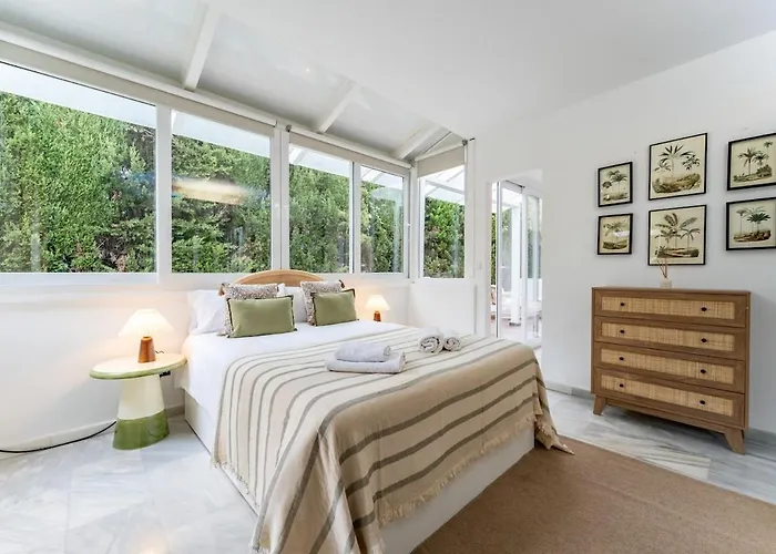 Exclusive Ground Floor With Large Garden In Puerto Banus 아파트