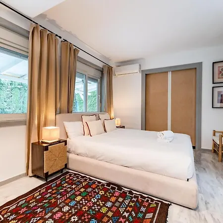 Apartment Exclusive Ground Floor With Large Garden In Puerto Banus Marbella