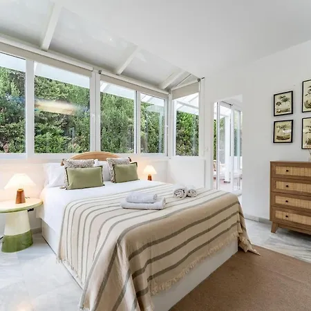 Exclusive Ground Floor With Large Garden In Puerto Banus Apartment