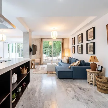 Apartment Exclusive Ground Floor With Large Garden In Puerto Banus Marbella